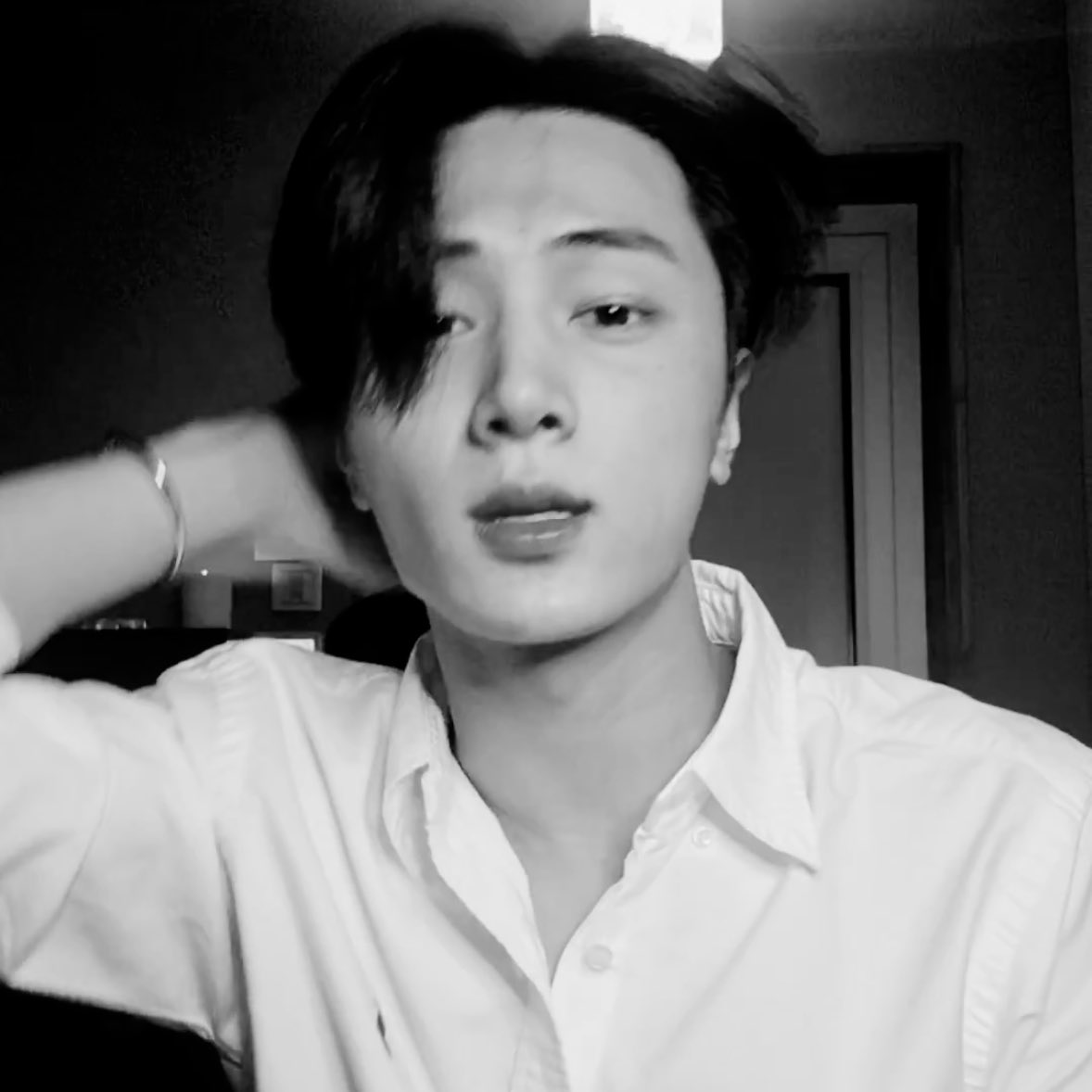 sparklingjay_'s tweet photo. ISTG STOP BRUSHING YOUR HAIR https://t.co/ZswuuT0w8D