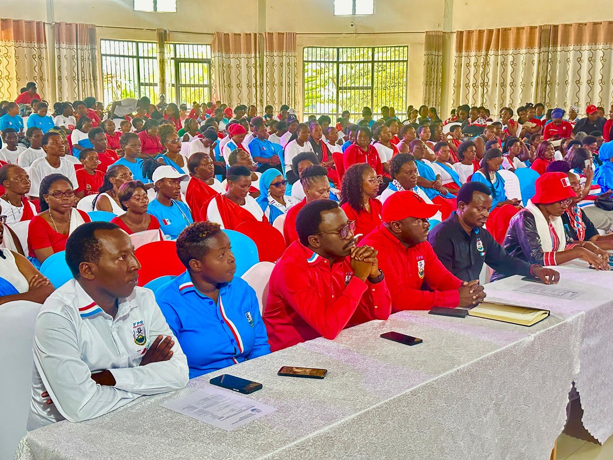RPF Inkotanyi Musanze (@rpfmusanze) on Twitter photo Kuri uyu wa gatandatu abanyamuryango bagize inteko y'urugaga rw'abagore <a href="/MusanzeDistrict/">Musanze District</a> bitabiriye igikorwa cy'amatora Ku rwego rw'akarere Chairman w'umuryango FPR-Inkotanyi Ku rwego rw'intara <a href="/gahundemaurice/">Maurice Mugabowagahunde</a> niwe mushyitsi mukuru muri Iki gikorwa <a href="/RwandaNorth/">Northern Province/ Rwanda</a> <a href="/rpfinkotanyi/">FPR-Inkotanyi</a> Kuri uyu wa gatandatu abanyamuryango bagize inteko y'urugaga rw'abagore <a href="/MusanzeDistrict/">Musanze District</a> bitabiriye igikorwa cy'amatora Ku rwego rw'akarere Chairman w'umuryango FPR-Inkotanyi Ku rwego rw'intara <a href="/gahundemaurice/">Maurice Mugabowagahunde</a> niwe mushyitsi mukuru muri Iki gikorwa <a href="/RwandaNorth/">Northern Province/ Rwanda</a> <a href="/rpfinkotanyi/">FPR-Inkotanyi</a>
