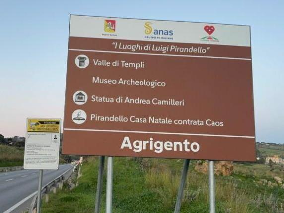 viaggrego's tweet photo. #Agrigento #Capitale #Italiana (#Sgrammaticata) della #Cultura ? Il #Cartello con 2 #Strafalcioni in soli 4 #Righe! Leggi Qui: https://t.co/Sj7keFub01 https://t.co/nfaBzHT6BU