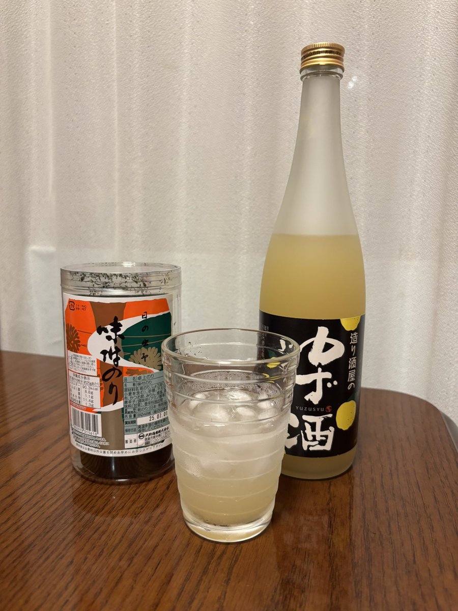 Gm_22312513_yh's tweet photo. 明日もお休みなので…家族で行った裏磐梯の宿のビンゴ大会で当たったこれをロックで…☺️ 飲みやすい!美味しい!あての海苔も美味☺️ そして…アスマートからGIFTのキービジュアルと大きいさん(B2)が届いた…素敵!額縁買わなきゃ…
#ゆず酒 (ほまれ酒造)
#CLMP さん
#GIFT 羽生結弦 https://t.co/TnWd3UsQej
