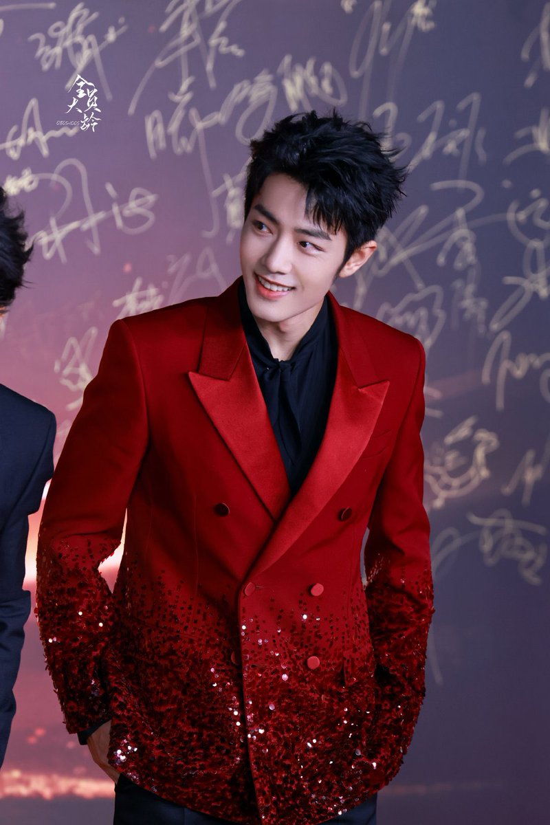 🦁 “👋”.                         🐰 “Hello~😁”