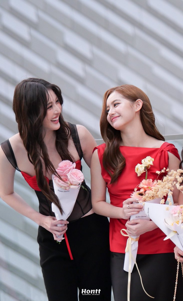 viewmimthinker's tweet image. first couple event of hopefully many 🤍

VM AT STOLEN OPENING
#stolenstores #ViewMim