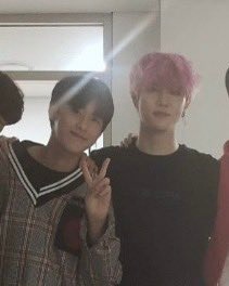 YonghaBrasil's tweet photo. [FOTO] 11.01.25

Atualização no Twitter dos membros do WEi.

"Feliz aniversário Yongha 🎉 sinto que tenho tantas memórias quando olho nossas fotos de trainee. Vamos continuar felizes e saudáveis. Feliz aniversário e come muitas coisas gostosas 😊" https://t.co/4Upb06jq0a