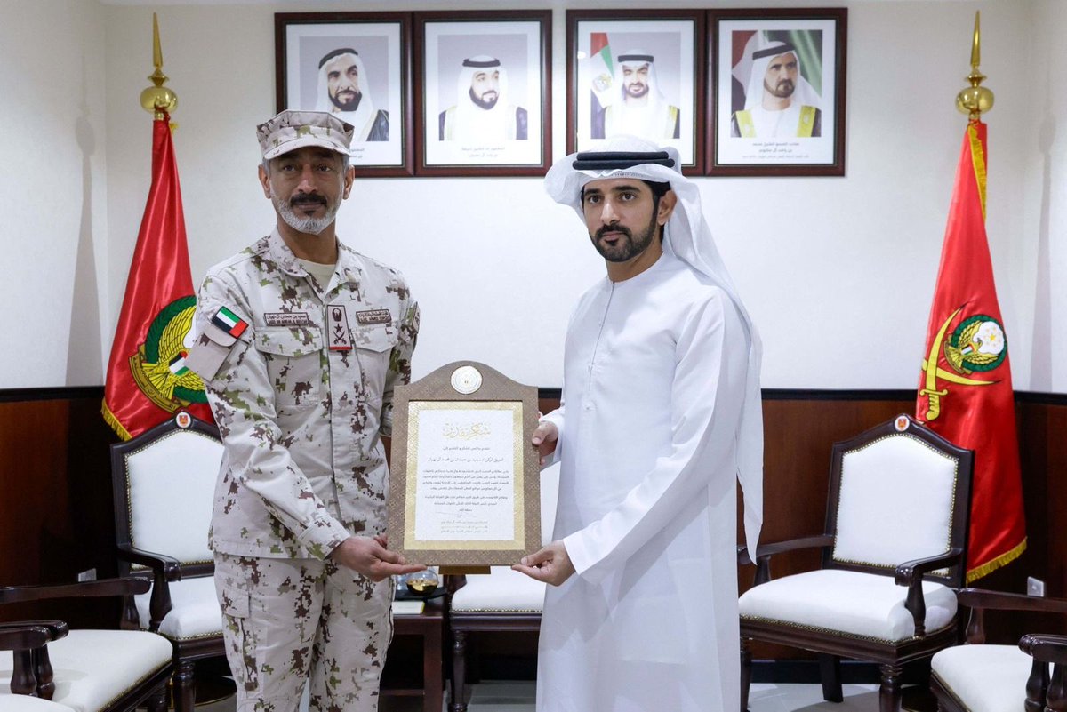 وفا وافي لوافي
شيوخ لنا تيجان

زلال ذهب صافي
رفيعين قدر وشأن

تصف لهم القافي
كما صفت الشجعان

شيوخ لنا اشرافي
فداهم فدا لوطان