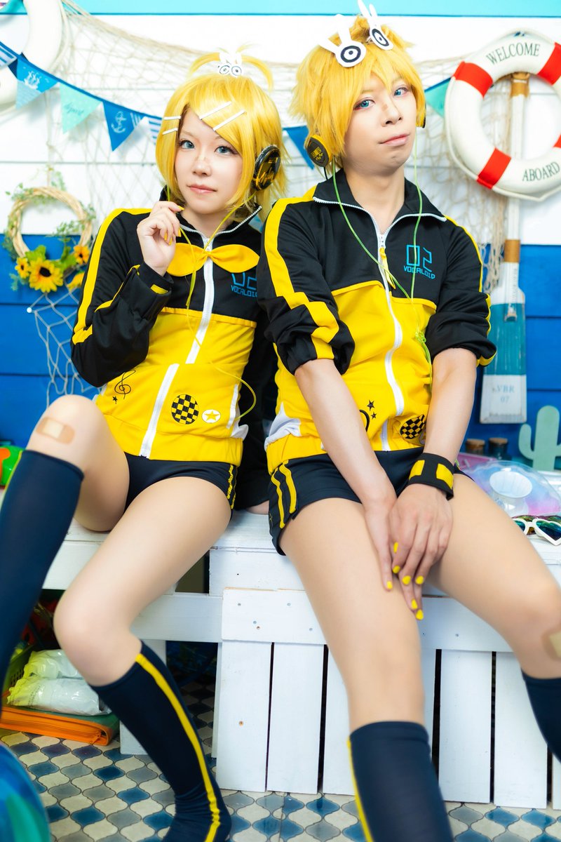 ルーイ@4/26ニコ超 (@louie_cos) on Twitter photo コスプレ | Cosplay
VOCALOID /
スタイリッシュエナジー
___________
鏡音リン:<a href="/louie_cos/">ルーイ@積み衣装消化</a>
鏡音レン:<a href="/heki7c/">へき</a> さん
Photo:<a href="/kigurumii/">kigurumii@(´-﹃-`)Zz…</a> さん
Studio:<a href="/airoute_s/">aiRoute Studio</a> コスプレ | Cosplay
VOCALOID /
スタイリッシュエナジー
___________
鏡音リン:<a href="/louie_cos/">ルーイ@積み衣装消化</a>
鏡音レン:<a href="/heki7c/">へき</a> さん
Photo:<a href="/kigurumii/">kigurumii@(´-﹃-`)Zz…</a> さん
Studio:<a href="/airoute_s/">aiRoute Studio</a>