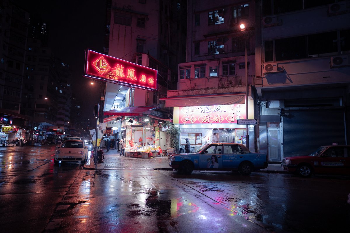 teemusphoto's tweet photo. neon city https://t.co/kX9xztEDb8