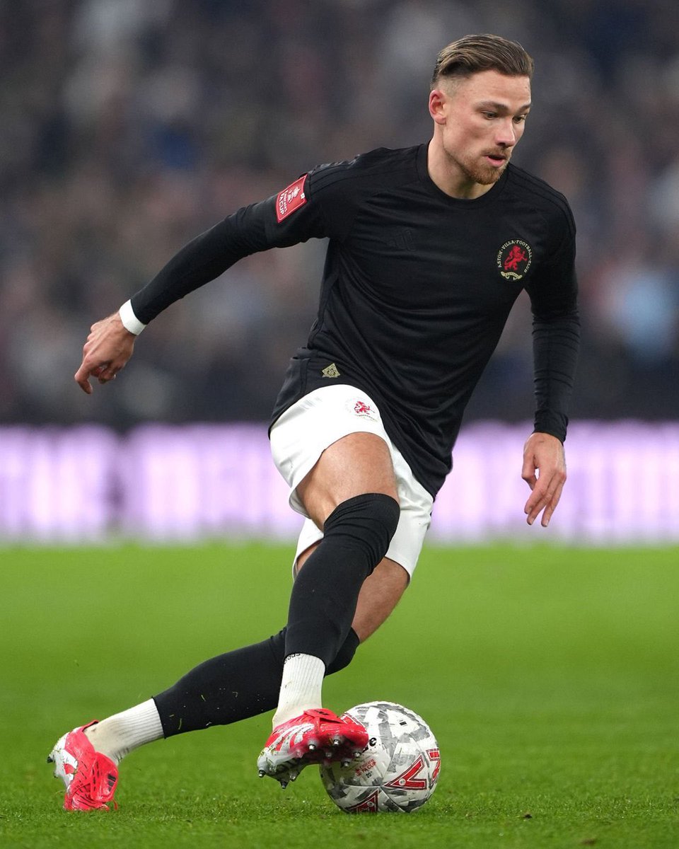 Aston Villa’s anniversary shirt is 10/10. 

Simplicity 🤌🔥