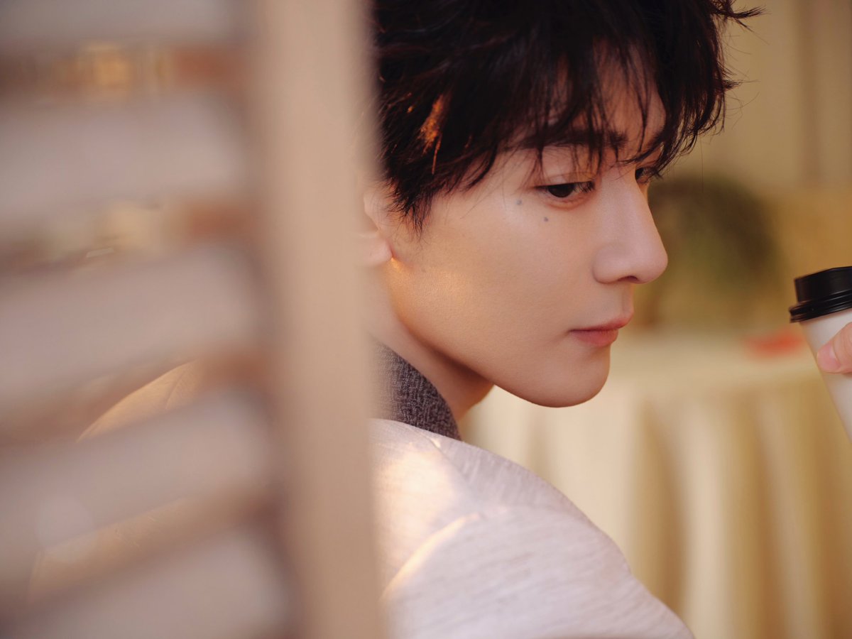 xianguang0104's tweet photo. 250111 #XiaZhiguang studio wb update for BRANCHIC livestream photoshoot (1/3) 📸 

Our brand spokesperson is so handsome 🫶 https://t.co/56dRQIKDQv