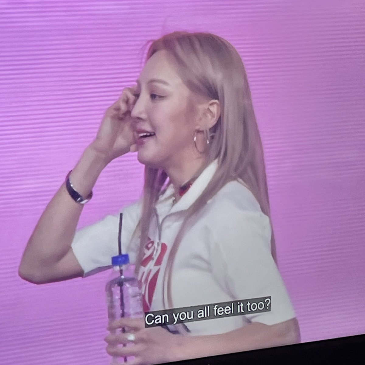 "the venue is a bit dry, can you feel it too?" LMFAO HYO AT SMTOWN 😭😭