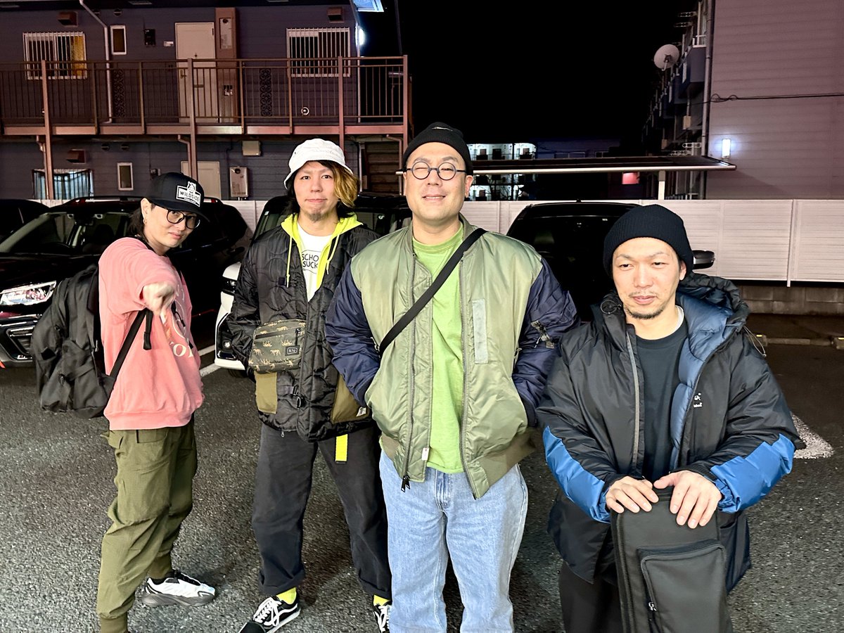 Ape_Ape's tweet photo. 本日はmizuirono_inuガッツリ5時間リハでした！
alt of the societyアキラくん参加2回目で完全に仕上がってきました！一緒にやる次回1/18（土）高円寺HIGHのライヴくそくそ楽しみです！
バンドは一緒にメシを喰えば喰うほどグルーヴが増すので、今日もリハ後にメシ行きました！（画像③は前回のメシ） https://t.co/JAw2XYziza