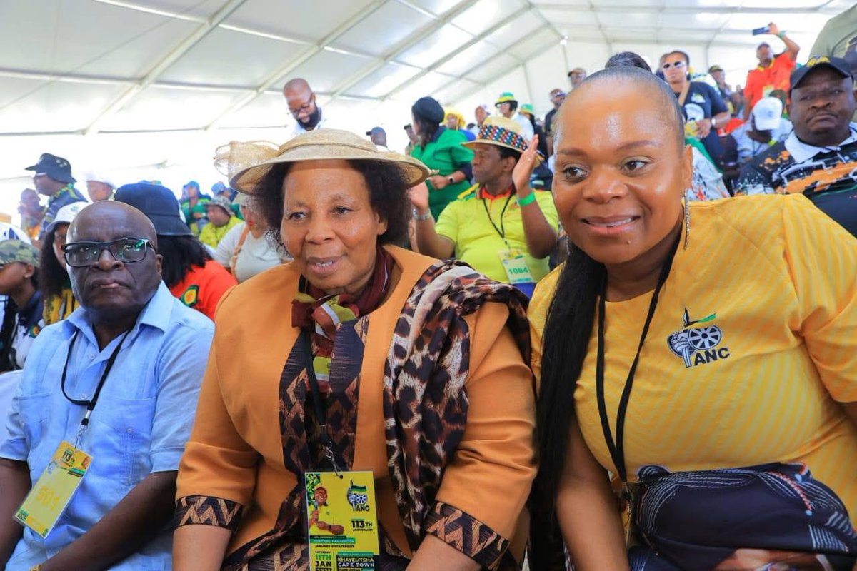Nyambematshivha's tweet photo. Premier of Limpopo @PhophiRamathuba with Our beloved Queen mother Thulare , our beloved rain Queen Modjadji at the #ANC113 #ancjanuary8 #ANCeKapa https://t.co/4MM92iVmsk