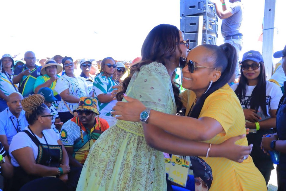 Nyambematshivha's tweet photo. Premier of Limpopo @PhophiRamathuba with Our beloved Queen mother Thulare , our beloved rain Queen Modjadji at the #ANC113 #ancjanuary8 #ANCeKapa https://t.co/4MM92iVmsk