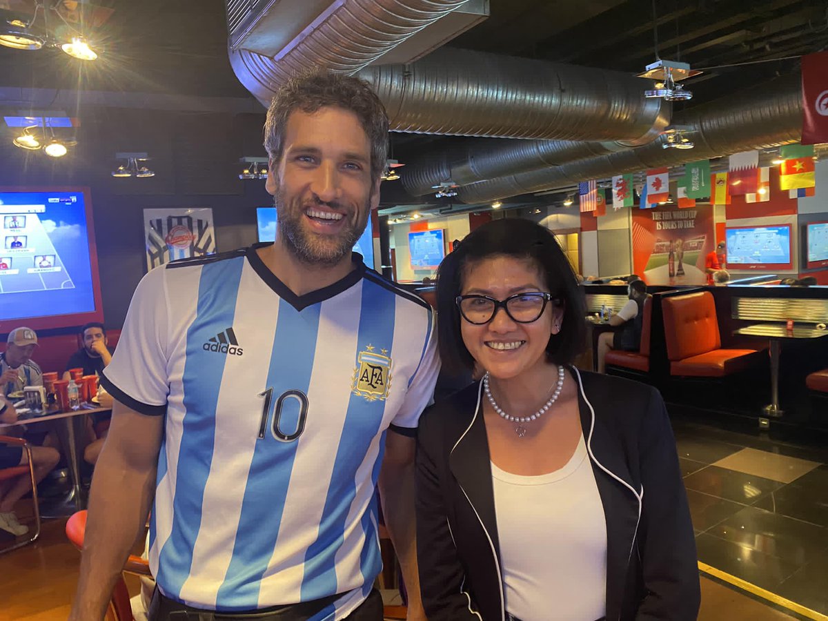Adivinha quem eu vi aqui no Champions!!! Nico Bolzico ♥️ Sou um ávido seguidor de seu IG e de sua esposa. Tão feliz em vê-lo aqui. Vamos Argentina! 🇦🇷
