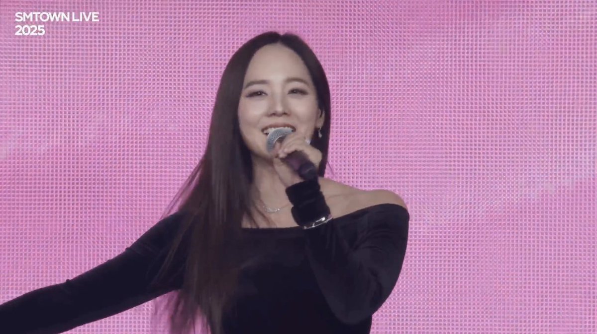 oujupics's tweet photo. shes here 😭😭😭 https://t.co/upH2yPQSb6