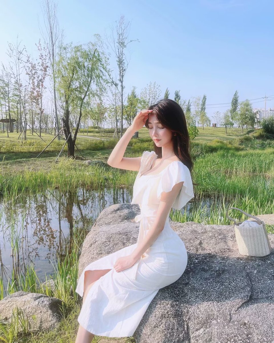 不管是什么样子的亲妈，脚踝以上的部位都是你们这群脑瘫短小废物男🐷一辈子也看不到的。  #露出 #淫荡 #女神 #反差 #自慰 #绿帽 #出卖  #下贱 #母人 #羞辱 #辱骂 #骚逼 #贱货 #淫辱 #堕落 #人妻  #调教 #洗脑 #反差婊 #母狗 #肉便器 #女同 #粗口 #le #约炮 #健身 #舞蹈生 #健身