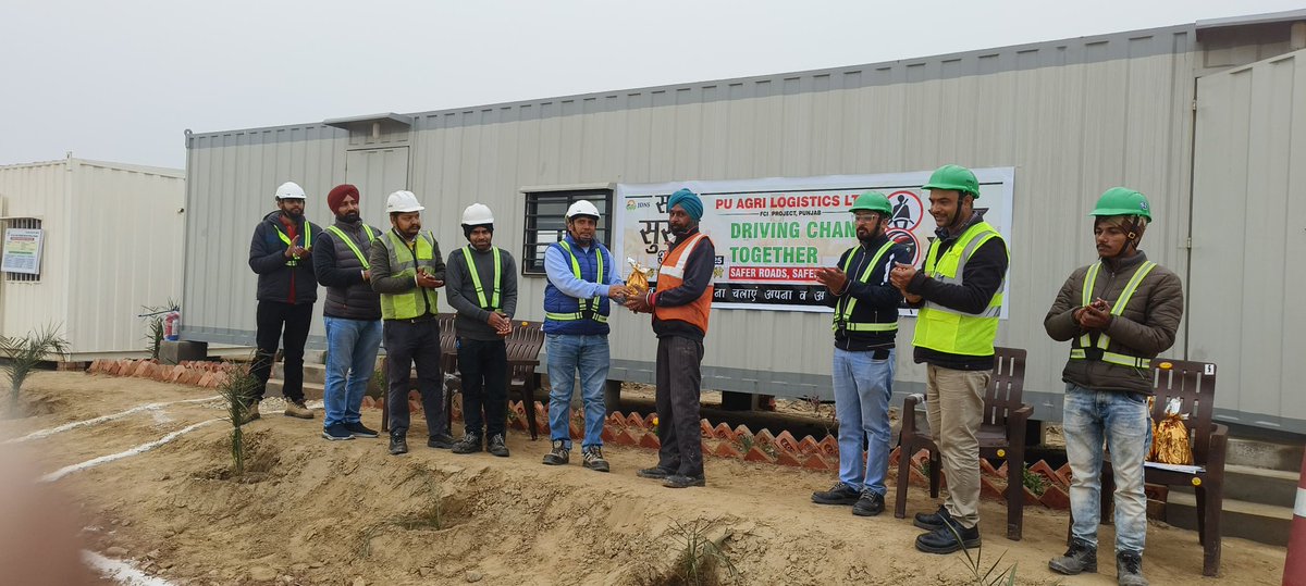 MdAzamAli17's tweet photo. Road safety week https://t.co/1xYlgc22UN
