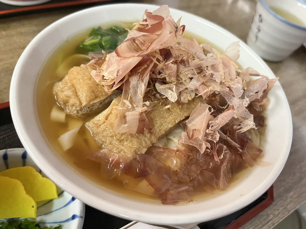 ryskhdk's tweet photo. 京都文化博物館で「Kyoto Art for Tomorrow」を見た。油彩ばっかかと思いきやおもしろメディアがたくさん賞を取ってておもしろい。布に謎の手段で描くのが多い気がする。勉強になりました。帰り道に新京極の「更科」できしめんランチ。すげーうまいよ。 https://t.co/1ItX7z65l1
