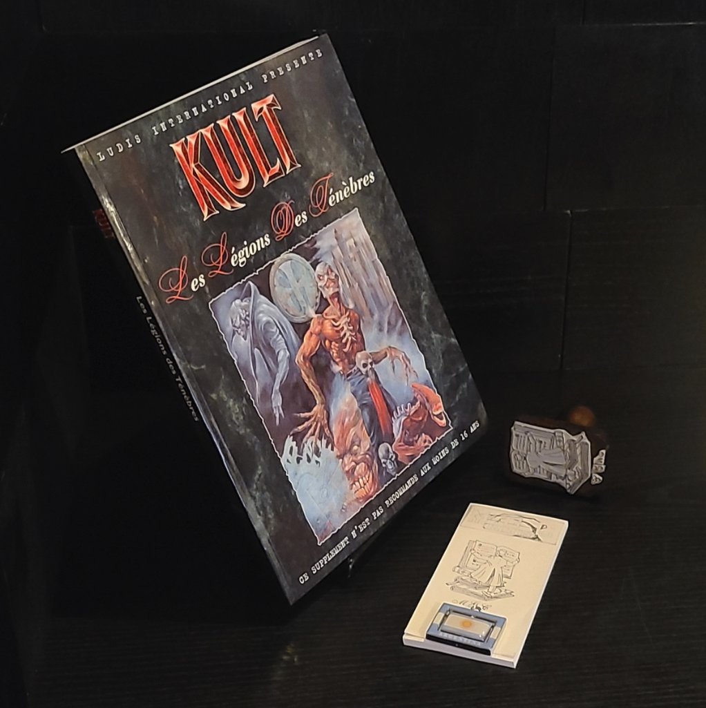 mgc_inventory's tweet image. :book: ID_b0429
Kult - Les Légions des Ténèbres (1996, Ludis)
Gunilla Jonsson
190p - Paperback - FRA

#gunillajonsson #kultrpg #rpgbooks #collector #legiosdestenebres #metropolisltd #tabletoprpg #jocderol #deathisonlythebeginning #jeuderole #juegoderoll #juegoderoles