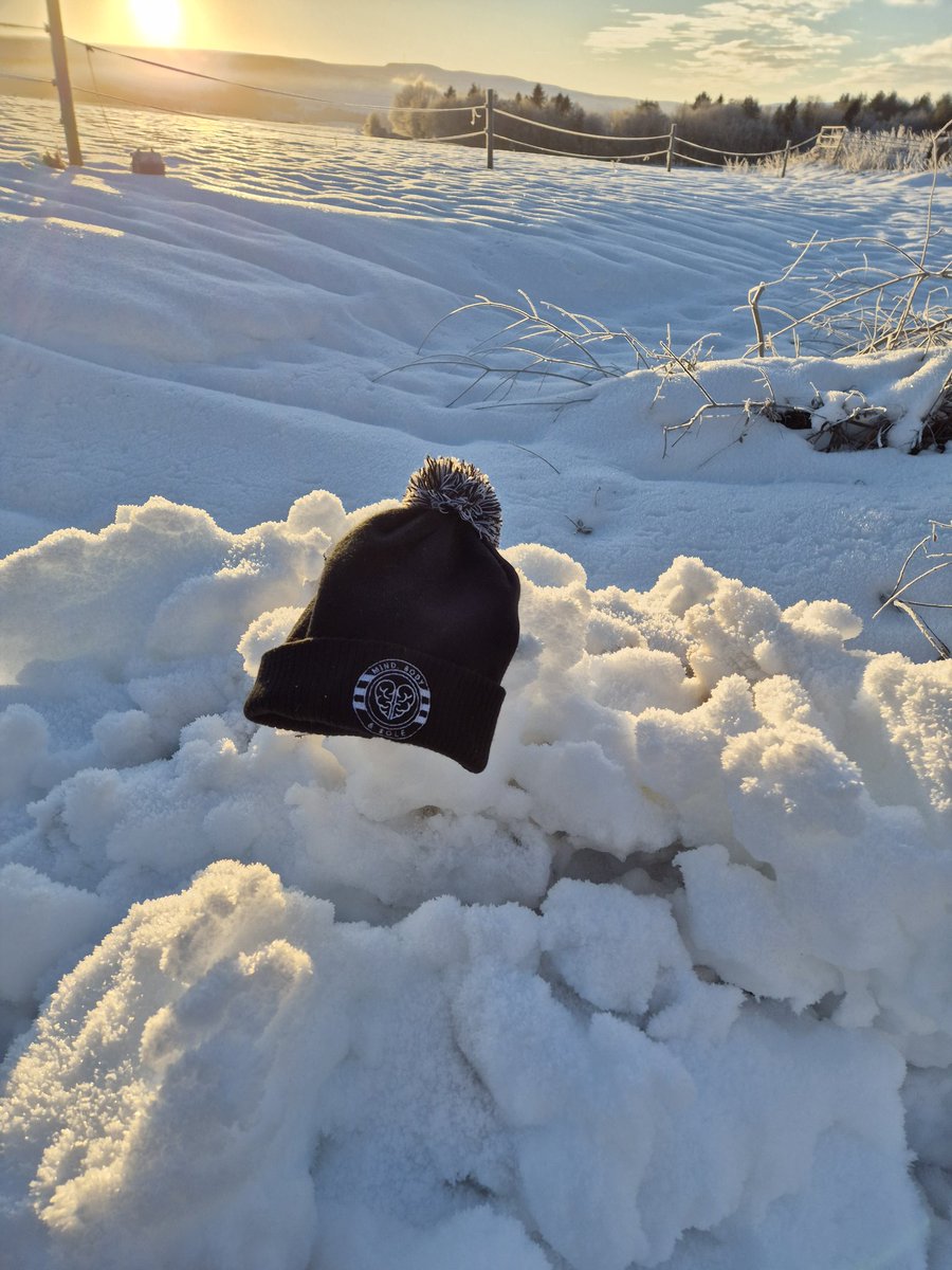 hodder_showcow's tweet photo. #bobblehat #notintour fed up of being a #SnowMan #hat... time for the #snow in the #hoddervalley to go.... @MindBodySoleUK   
Why not buy a #hat and see how far yours can get. ..from the @MindBodySoleUK website... https://t.co/sCxE8rRqF0