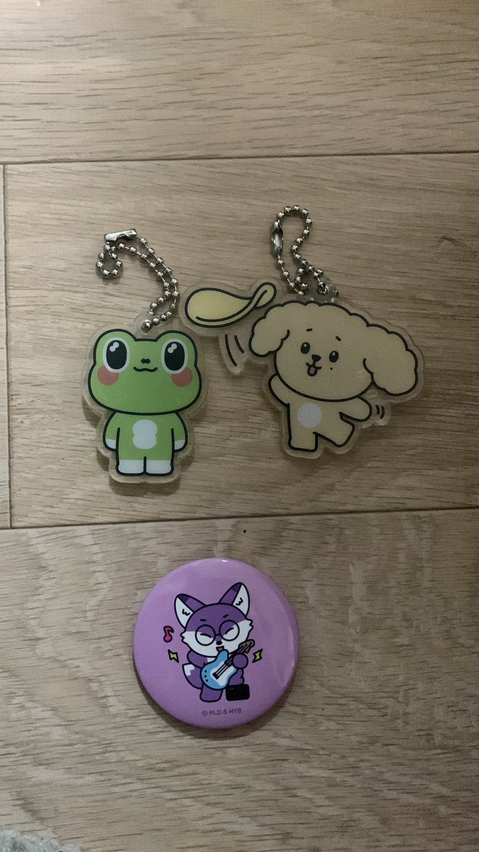 세븐틴 미니틴 럭키드로우 아크릴 캔뱃지 키링 교환

🩷 있어요(명호 도겸)

💎구해요( 원우 폭덩이)

캔뱃지 다른 디자인 폭덩이 

연락 주세요🥹