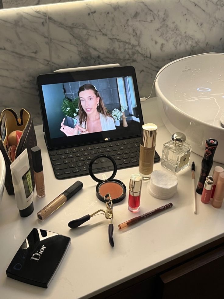 Diorgirlx's tweet photo. girl therapy https://t.co/A6SlarDGf3