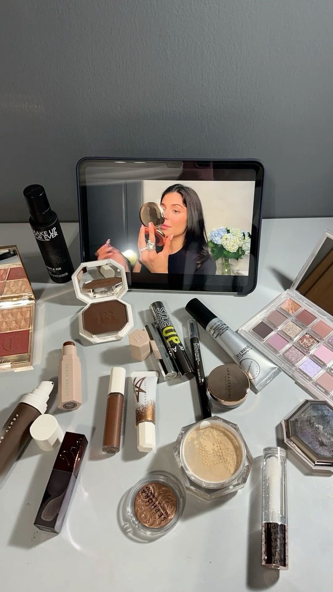 Diorgirlx's tweet photo. girl therapy https://t.co/A6SlarDGf3