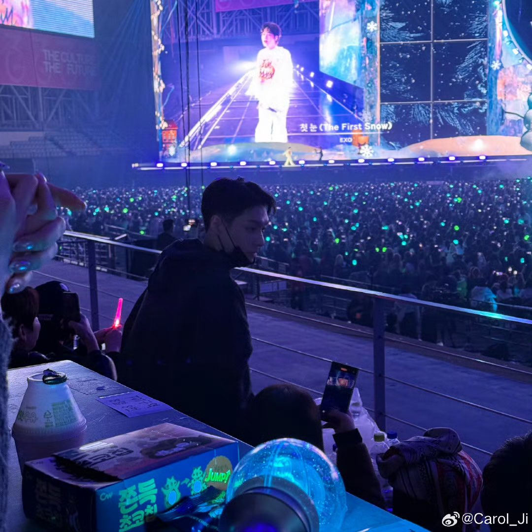 Ace_BBH's tweet photo. Yixing and Junmyeon in one frame 😭🤍 https://t.co/TKOzdk4g2O