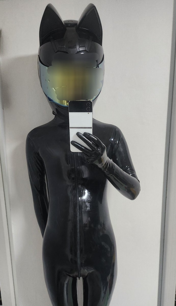 latex_bright's tweet photo. 어떻게 입고 가볼지 비교중
#라텍스 #latex #ラバー
#fetimoim https://t.co/LT3WF5Acui