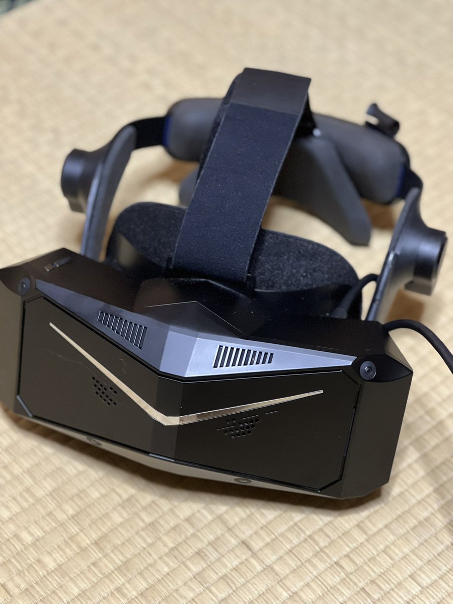 pimaxをお借りしてます！
解像度が高いので、pcのグラフィックボードの性能が追いついてないのか処理が重たいです。。
でも異常なほど鮮明で視力4.0の気分が味わえます。