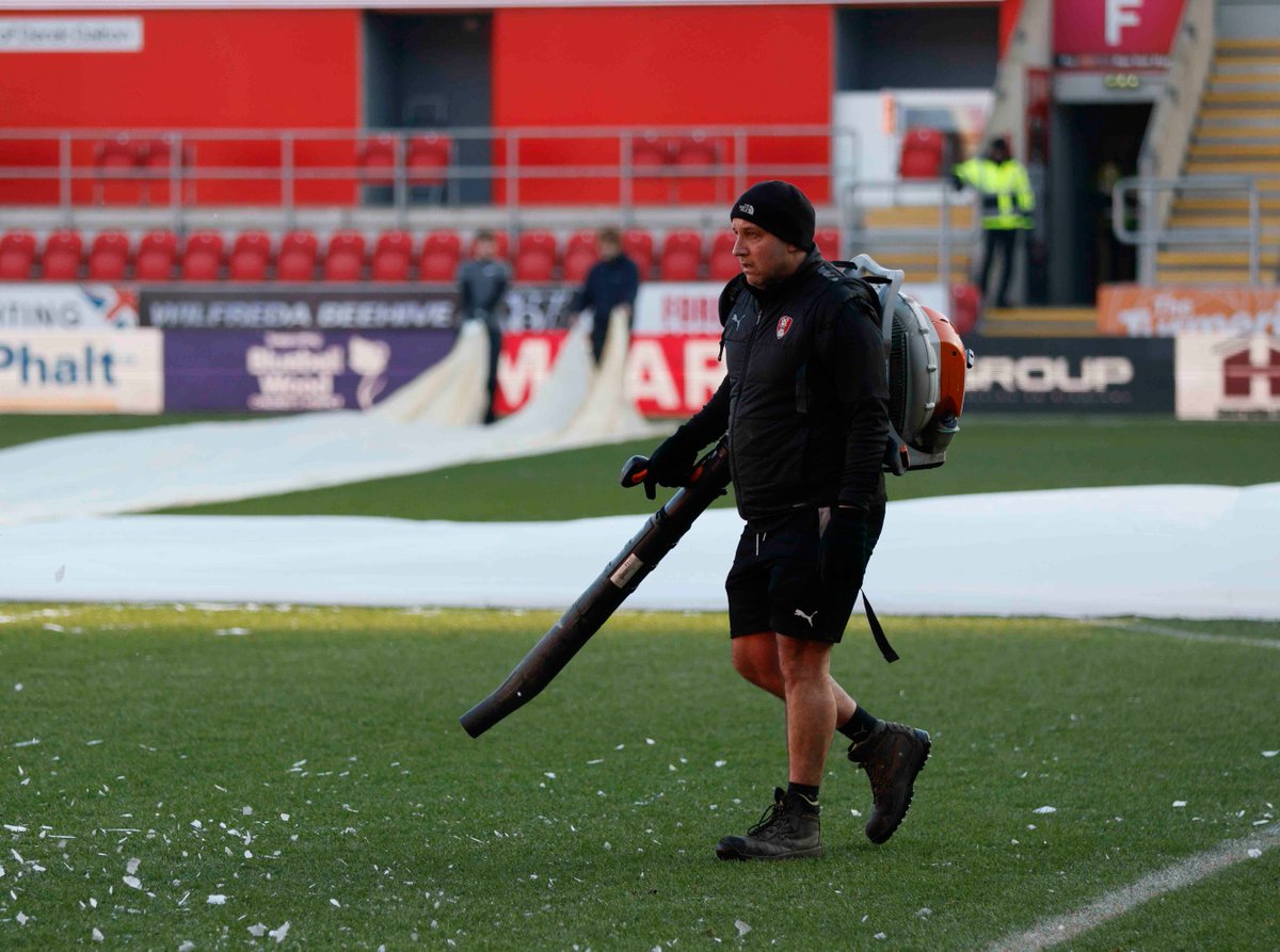 RotherhamUnited's tweet photo. 🌱 | Time for some football!

The MacLeod Cover is off and our ground staff are now finalising their preparations on the pitch for today's 12:30pm kick off. 

#rufc | #ForeverTogetherForeverProud https://t.co/DDpyjqDmCP
