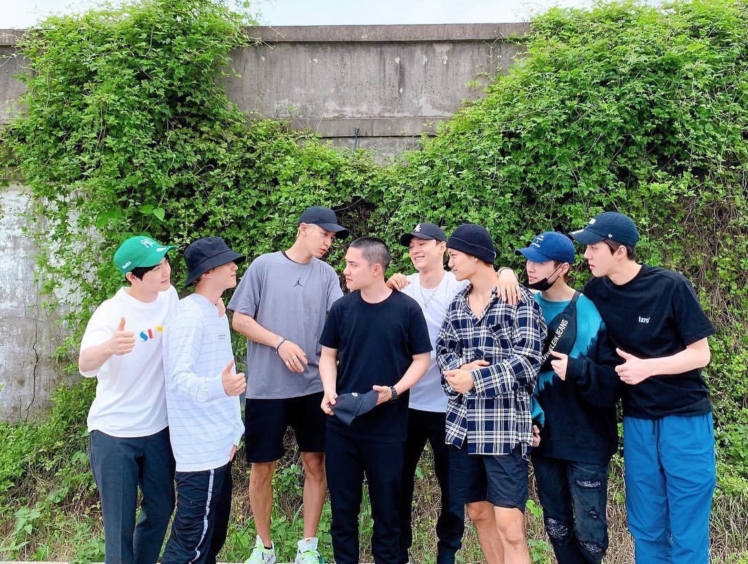 Ace_BBH's tweet photo. Suho and Lay in one frame after 6 years 😭🤍

2019                                           2025 https://t.co/MLb98stDt4