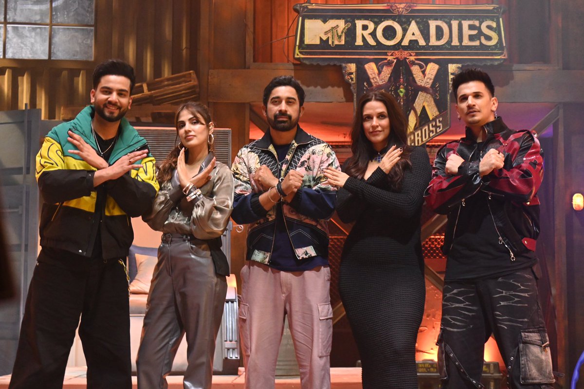 rannvijaysingha's tweet image. #roadiesdoublecross starts today at 7pm on @MTVIndia and @JioCinema !
#donofroadies