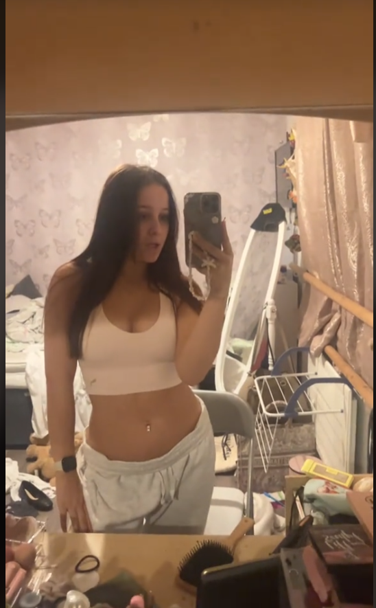 X0Jess0X's tweet photo. How fast can you take my top off?

#sexy #sex #nude #nudes #nsfw #horny #slut #whore #dmme #dmsopen #chav #cumtribute #fuckme #ass #butt https://t.co/2BhTNZm8hj