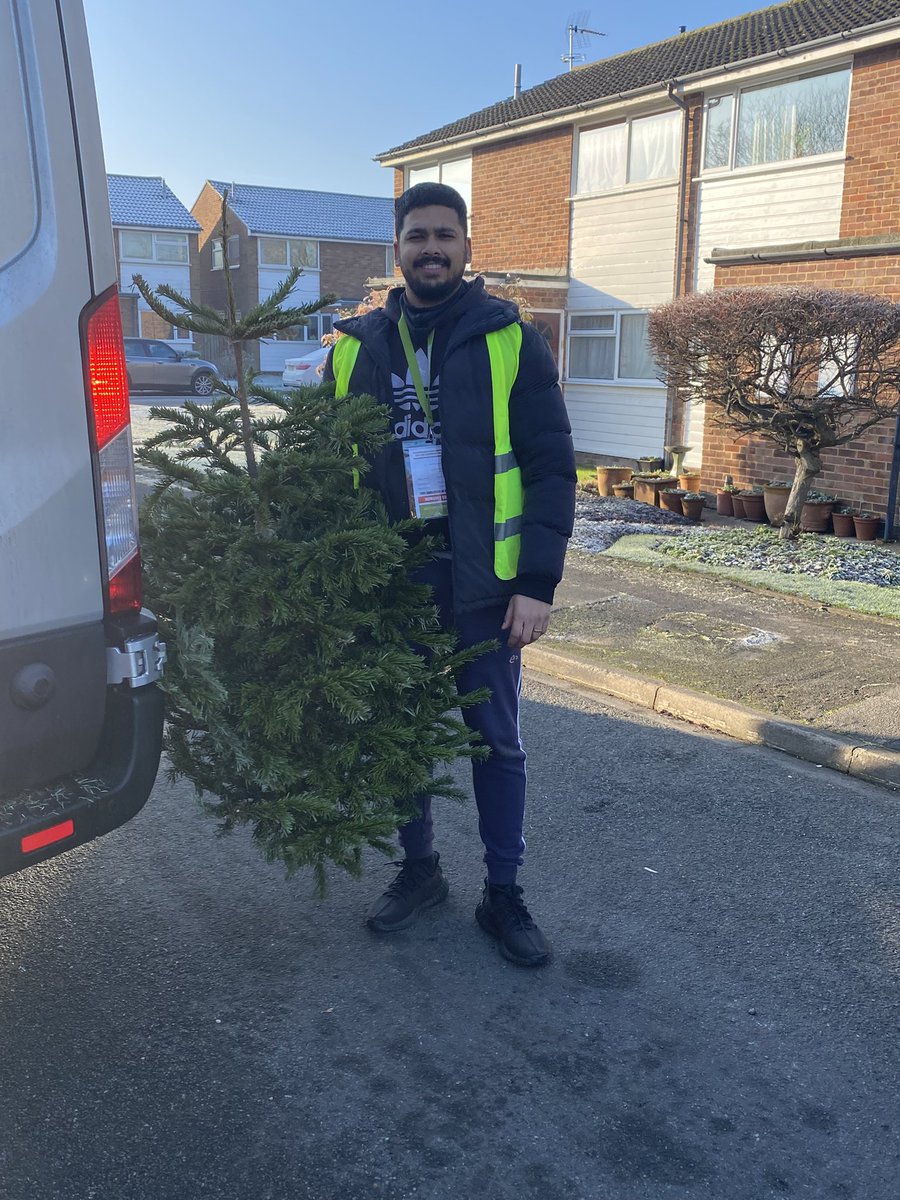 The last tree on our round! great  morning collecting Xmas trees for <a href="/ArthurRankHouse/">Arthur Rank Hospice</a> with the lovely Rhodri &amp; Russell from <a href="/UKEnterprise/">EnterpriseUK</a> who gave vans and staff time to support our fundraising effort. Thanks to all the companies and volunteers who supported us this year