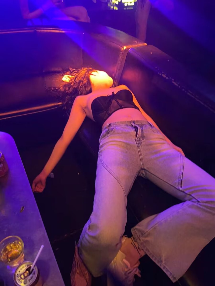 那个傻逼用完不扔啊，连裤子都没脱估计也是个碰到就射的废物鸡巴，要是碰到老娘一定让他把亲妈都供出来  #露出 #淫荡 #女神 #反差 #自慰 #绿帽 #出卖  #下贱 #母人 #羞辱 #辱骂 #骚逼 #贱货 #淫辱 #堕落 #人妻  #调教 #洗脑 #反差婊 #母狗 #肉便器 #女同 #粗口 #le #约炮 #健身 #舞蹈生 #健身婊