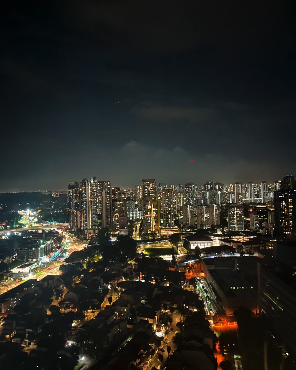Enquanto o luar escurece e o mundo fica quieto, descanse um pouco em uma noite brilhante e brilhante ✨✨✨