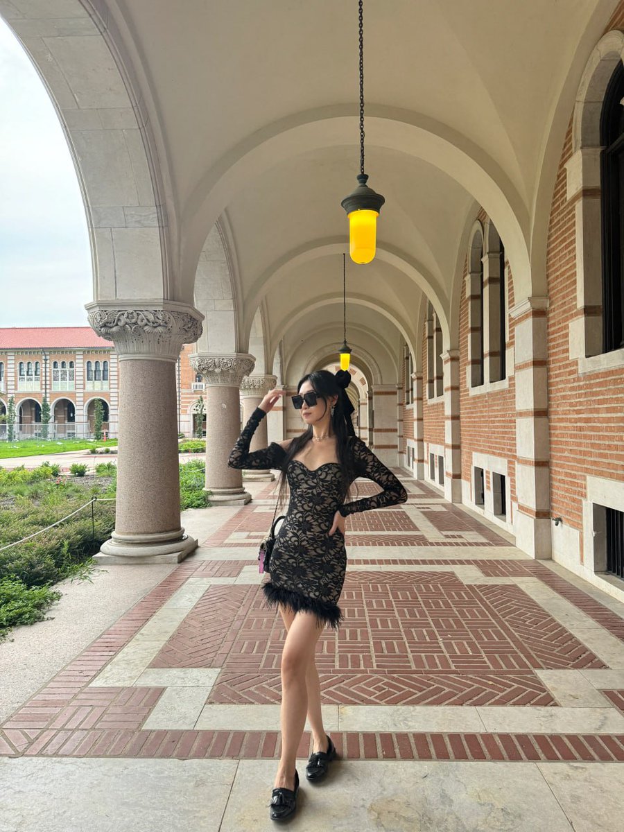 SloothosuIrt's tweet image. WHAT A WOMAN