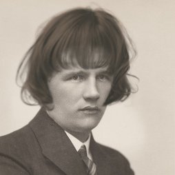 minu terapeut: juhan jaik tukaga ei ole päris ta ei saa sulle haiget teha

juhan jaik tukaga: