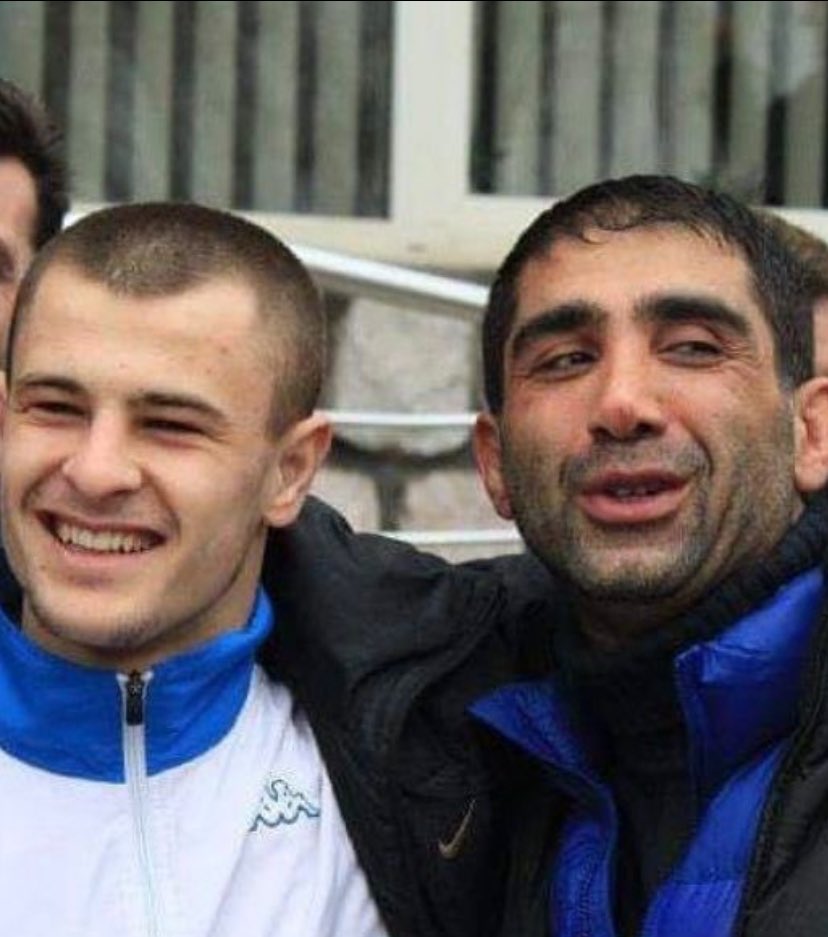 Novi Pazar tribünlerinden kardeşimiz Emir Hadzimujovic’in vefat haberini derin bir üzüntüyle öğrenmiş bulunmaktayız.

Merhum kardeşimize Allah’tan rahmet diliyor, başta ailesi ve sevenleri olmak üzere Novi Pazar tribünlerine başsağlığı diliyoruz.

#novipazar