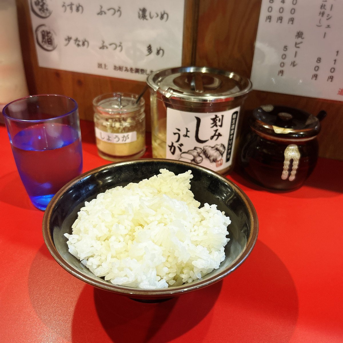 shi2za's tweet photo. 稲葉家@岐阜市
ラーメン肉増し(中盛)+ライス(中)
オールふつう🍜
これ食って風邪治す🤧
#稲葉家 https://t.co/FhScj30TZ5