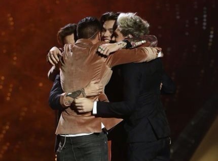 oned_memoriesx's tweet photo. “it's just a picture, it won't hurt you”

the picture: https://t.co/2PQlO5HjxW