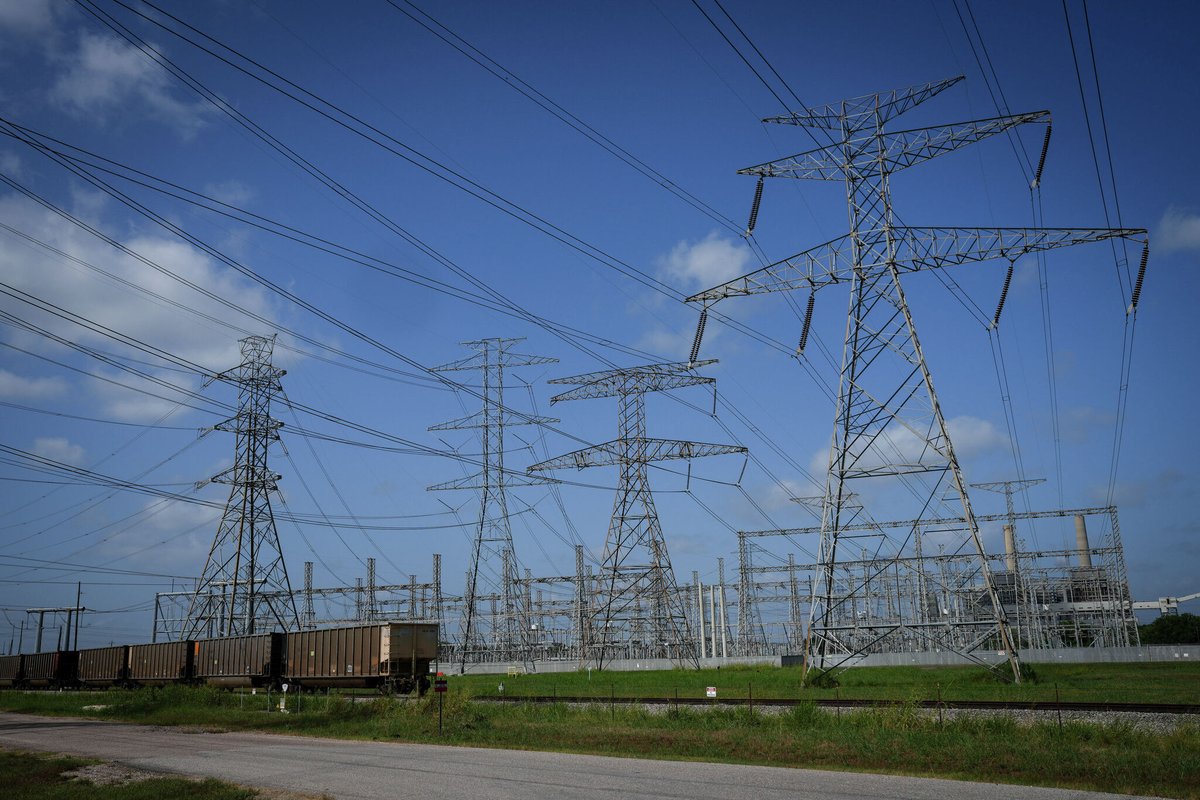 FriendswoodNews's tweet photo. This project could connect the ERCOT grid to the southeast. Will it ever happen? https://t.co/2HvFFWWTVm https://t.co/0ytBSRE5US