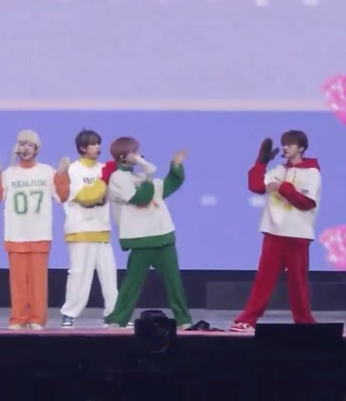 d0nggeurami's tweet photo. 해찬이 왤케 놀랐나 햇더니
재민이가 안무를 반대로 햇구나
ㅋㅋㅋㅋㅋㅋㅋㅋㅋㅋㅋㅋㅋㅋ ㅋㅋㅋㅋㅋㅋㅋㅋㅋㅋㅋㅋㅋㅋ ㅋㅋㅋㅋㅋㅋㅋㅋㅋㅋㅋㅋㅋㅋ ㅋㅋㅋㅋㅋㅋㅋ https://t.co/QmgKyw3mni