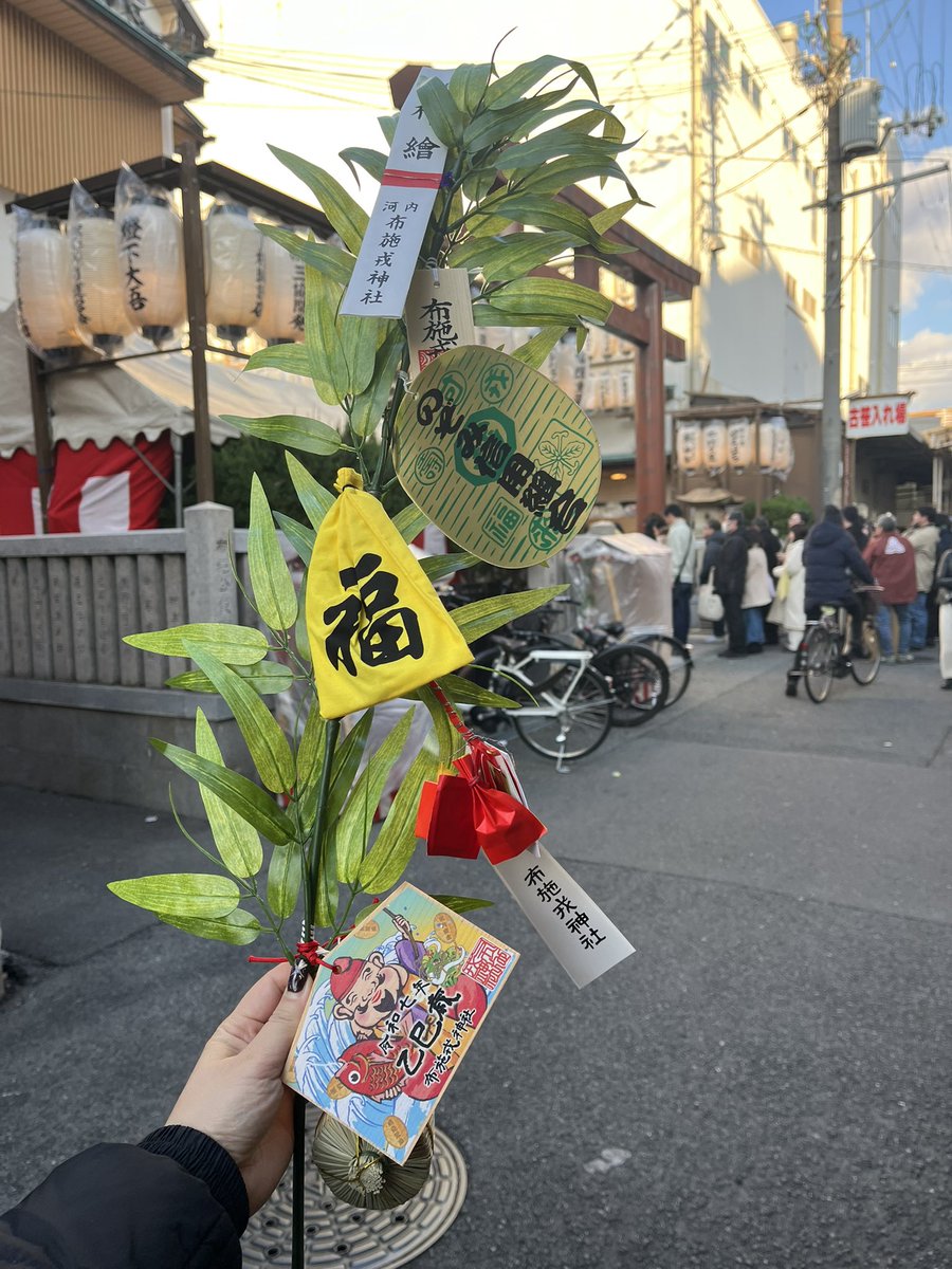 maris_create's tweet photo. 商売繁盛、笹持ってこい🌿⛩

去年も良い仕事に恵まれた御礼と
今年の決意表明と。 https://t.co/i284EniKhc