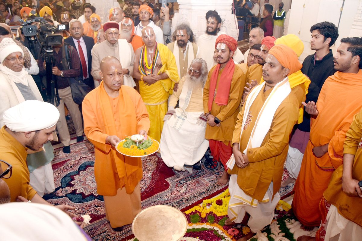 myogiadityanath's tweet photo. बंदउँ नाम राम रघुबर को। 
हेतु कृसानु भानु हिमकर को॥
बिधि हरि हरमय बेद प्रान सो।
अगुन अनूपम गुन निधान सो॥

कृपासिंधु, भक्तवत्सल, दुःखभंजन, ब्रह्मांड नायक प्रभु श्री राम की कृपा सभी पर बनी रहे।

जय श्री राम! https://t.co/tXj1WdCP3W