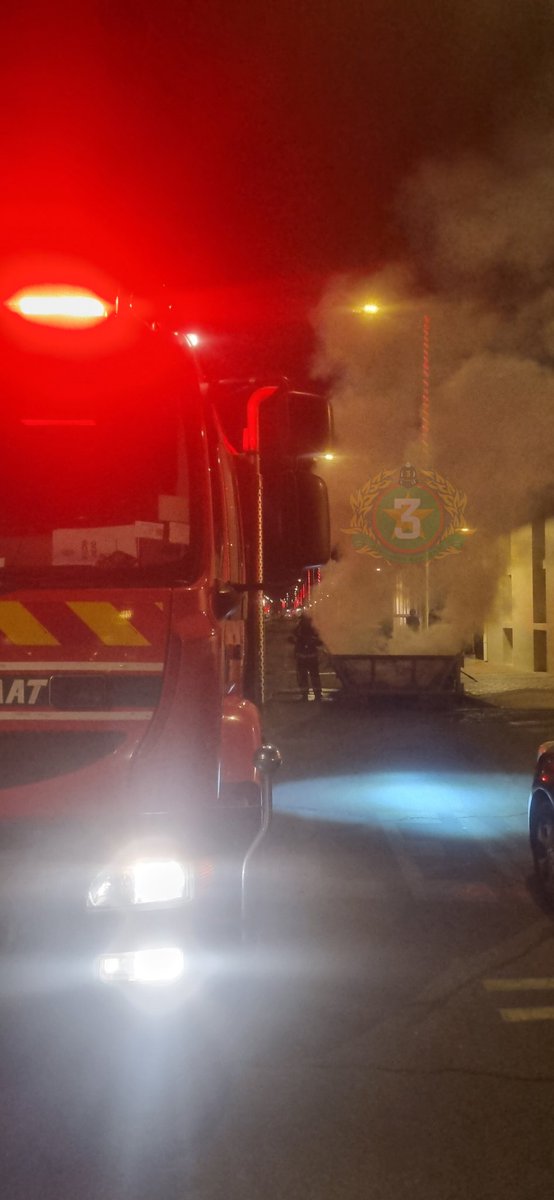 Bomba_Angamos's tweet photo. 05:35hrs el Cuerpo de Bomberos Mejillones H3 en clave 10-2 (quema de basura) sector Avenida San Martin c/ 8 de Octubre. https://t.co/c9x9yUlxSx