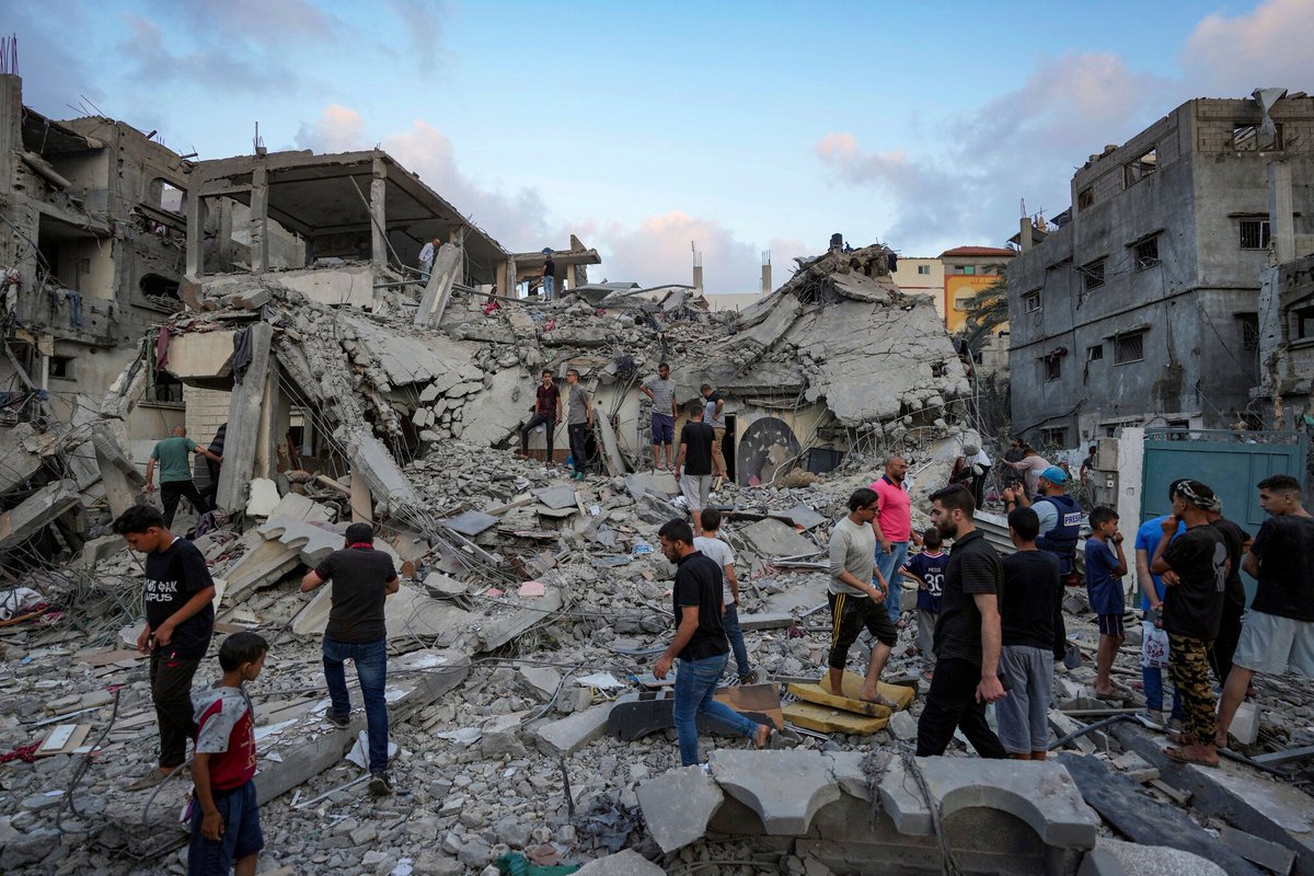BoGossPrebackup's tweet photo. 𝐋𝐄 𝐌𝐈𝐑𝐀𝐂𝐋𝐄 𝐒𝐓𝐀𝐓𝐈𝐒𝐓𝐈𝐐𝐔𝐄 𝐃𝐄 𝐆𝐀𝐙𝐀
Le ministère palestinien de la Santé à Gaza annonce 32 décès au cours des dernières 48 heures dans la bande de Gaza.
Dans le même temps, le nombre cumulé de décès dans la bande de Gaza qu'il rapporte aujourd'hui s'élève à
46 537
Il y a seulement deux jours, le ministère de la Santé de Gaza faisait état de 46 006 décès.
Comment le miracle s'est-il produit ?
46 006 + 32 = 46 537
Ah... ce petit détail...
Le ministère palestinien de la Santé a décidé aujourd'hui d'ajouter un « bonus » de 499 décès au décompte cumulé....
L'excuse officielle : des informations provenant du Comité juridique palestinien pour les personnes disparues ont été ajoutées.
Vraiment humble cette fois.
Ajoutez simplement 499.
Dans la même mesure, ils auraient pu ajouter 4 999 nouveaux décès...
Tout est flexible selon les besoins...