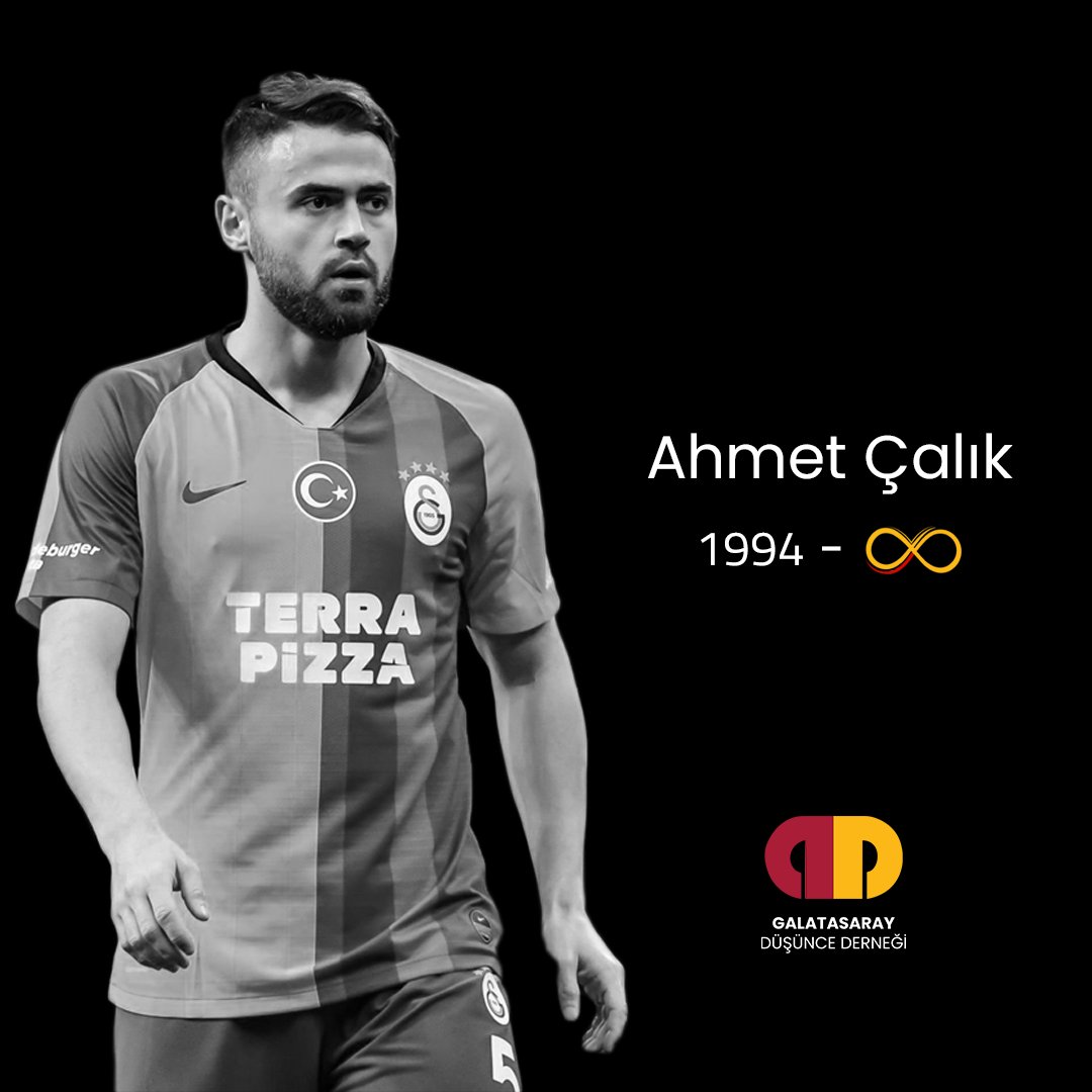 GSDD2013's tweet photo. Türk futbolunun değerli ismi Ahmet Çalık’ı aramızdan ayrılışının 3. yılında sevgi, özlem ve rahmetle anıyoruz. Sahadaki başarısı, efendiliği ve insani değerleriyle hepimizin gönlünde ayrı bir yere sahipti. Mekânın cennet olsun, Ahmet Çalık.

Galatasaray Düşünce Derneği Yönetim Kurulu