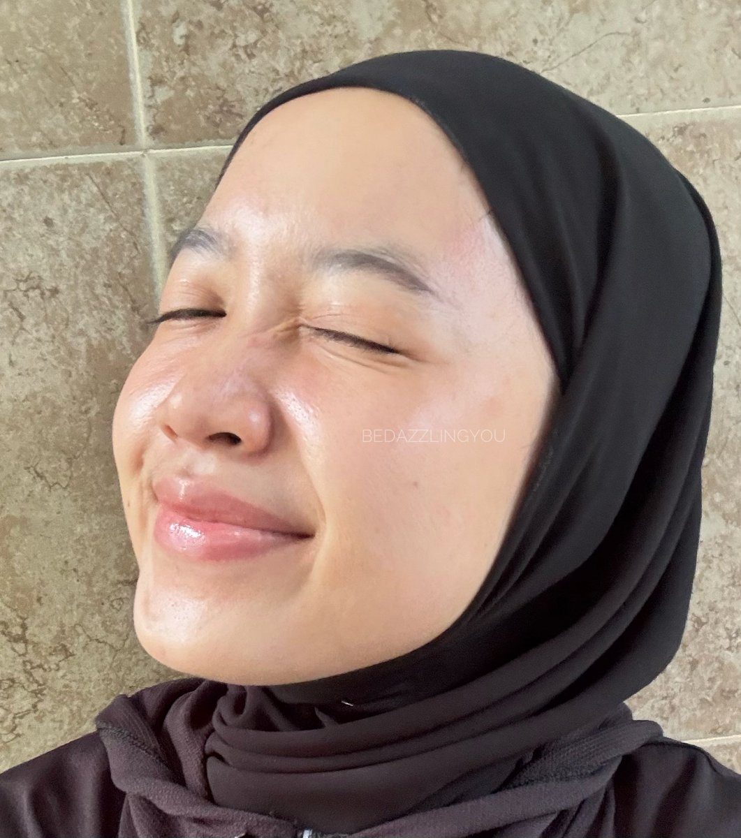 PLS PLS buat 25+ dan kalian ada yg bingung mau mulai rutin skincare kalian, dan gaada skin concern, pure buat maintain

UDAH PAKE INI AJAAA, you’ll be fine makeup smooth nempel, dan kulit cukup terhidrasi ✨

gak akan kemakan fomo, all you need   👍🏻