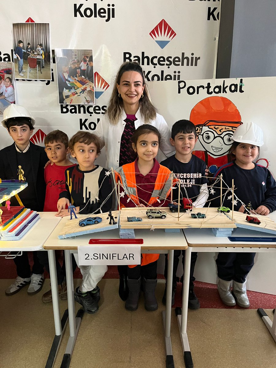 BahcesehirMltya's tweet photo. İlkokul öğrencilerimizin hazırlamış oldukları ürünler 1. Dönem STEM Junior fuarından sergilendi. Fuarda misafirlerimizi ağırlayan öğrencilerimiz yapmış oldukları ürünleri sundular.
#STEMgelecektir
#STEMjunior https://t.co/UJ5qSFYCPl